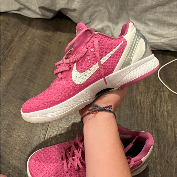 think pink kobes main image 6